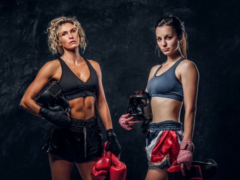 Leia mais sobre o artigo Kickboxing para Mulheres: Benefícios, Dicas e Motivação